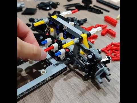 LEGO Porsche 911 SRS Mechanic