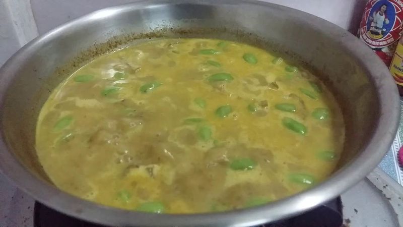 แกงกะทิหมูหน่อเหรียง