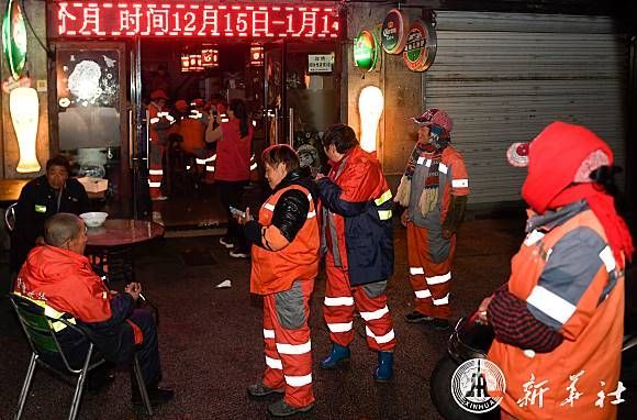 Xinhua Thai | อิ่มท้องและอุ่นใจ! บาร์จีนแจกอาหารเช้าคนกวาดถนนฟรีมานาน 5 ปี