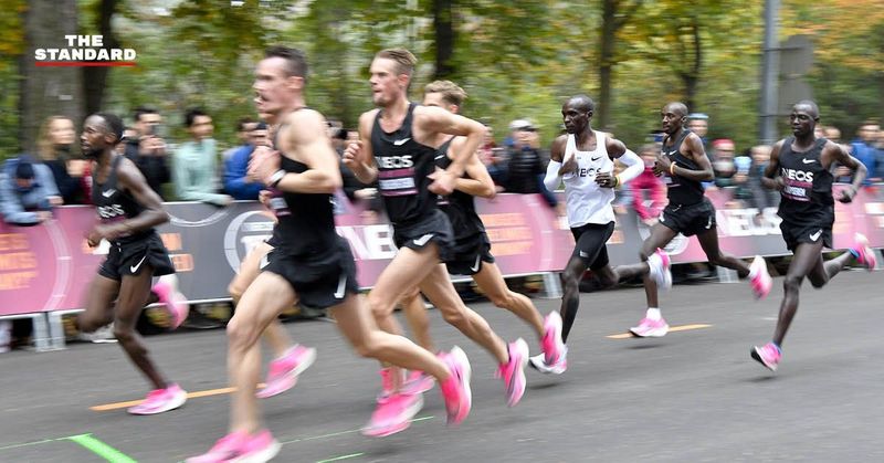 เมื่อรองเท้าวิ่งสุดล้ำของ Nike กลายเป็นของต้องห้ามในวงการนักวิ่ง – THE STANDARD