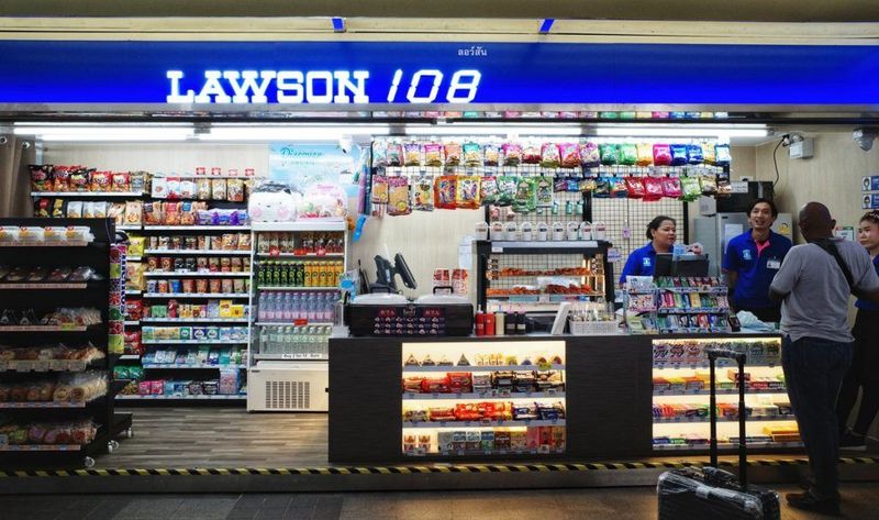 Lawson 108 สวนกระแส เลือกใช้ถุงพลาสติกย่อยสลายได้ 1.5 ปี บริการลูกค้าแล้ววันนี้