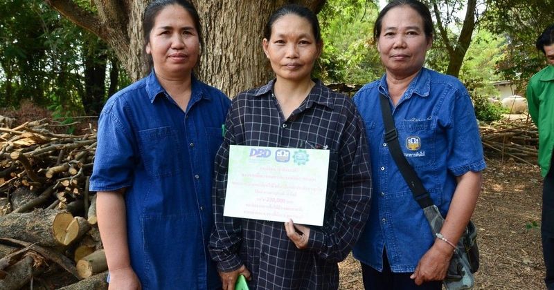 กรมพัฒน์ฯ จับมือ ธ.ก.ส. มอบวงเงินให้เกษตรกรรายแรกในสุพรรณบุรี ใช้ไม้ยืนต้นค้ำกู้เงิน