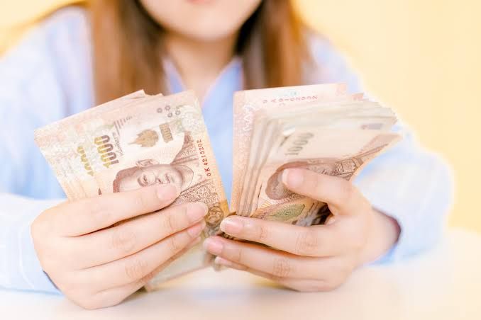Normal Day] 💰💰เงินเดือนสูงแล้วเก่ง หรือ เก่งแล้วเงินเดือนสูง💰💰  สำหรับคนทำงานแล้ว ไม่ว่าจะเป็นพนักงาน หรือเจ้าของบริษัท ทุกคนก็อยากจะรับ เงินเยอะๆ แต่สิ่งที่ทุกคนลืมไป หรือคิดไปเองนั้นคือ