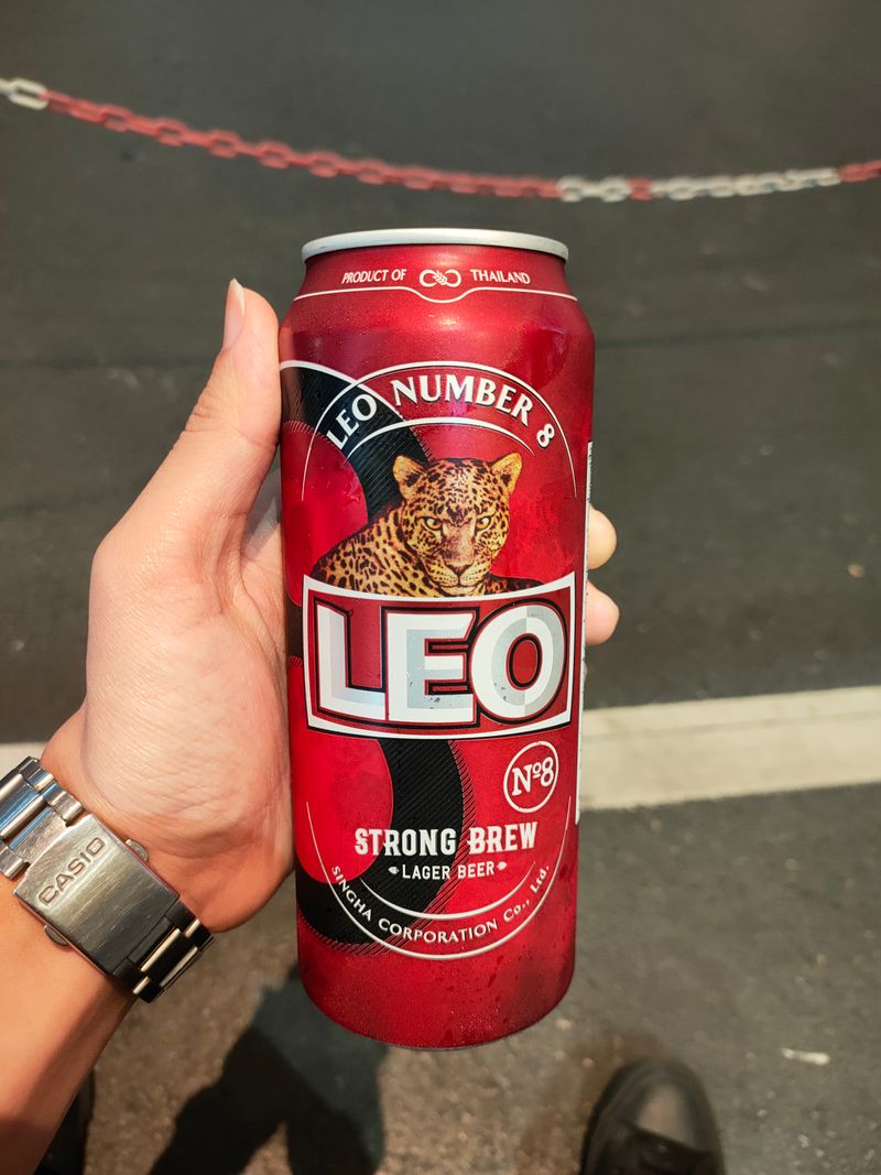 [Bookcase Group] รีวิว เบียร์ LEO NUMBER 8 STRONG BREW . . ในโพสต์นี้