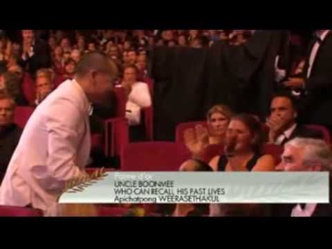 Charlotte Gainsbourg gives the Palme d’Or to Apichatpong Weerasethakul - Cannes 2010