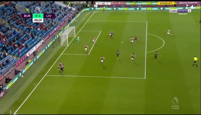 [LOW DRIVE FOOTBALL] การเปิดลูก cut back ดังจะเห็นว่าในเกมระหว่างเบิร์น ...