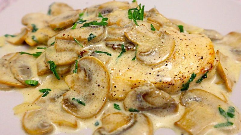Hühnerbrust mit Pilzen in einer cremigen Sauce # 105