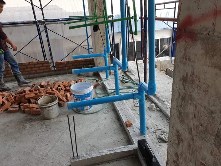 งานประปาน่ารู้] ????#ท่ออากาศ (Vent Pipe)???? ????ท่ออากาศ (Vent Pipe)  ภาษาที่เรียกง่ายๆ ก็คือ “ท่อหายใจ” เป็นท่อที่ช่างประปาบางคนจะมองข้าม  หรือให้ความสำคัญน้อย ติดตั้งแบบหลอกๆไว้ก็มี????  แต่ทางวิศวกรรมสุขาภิบาลถือว่าสำคัญเป