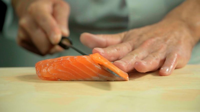 An ultimate guide for: how to slice salmon for sushi