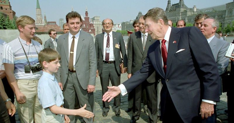 According to Obama’s photographer, this is Putin. According to Putin, this is not Putin