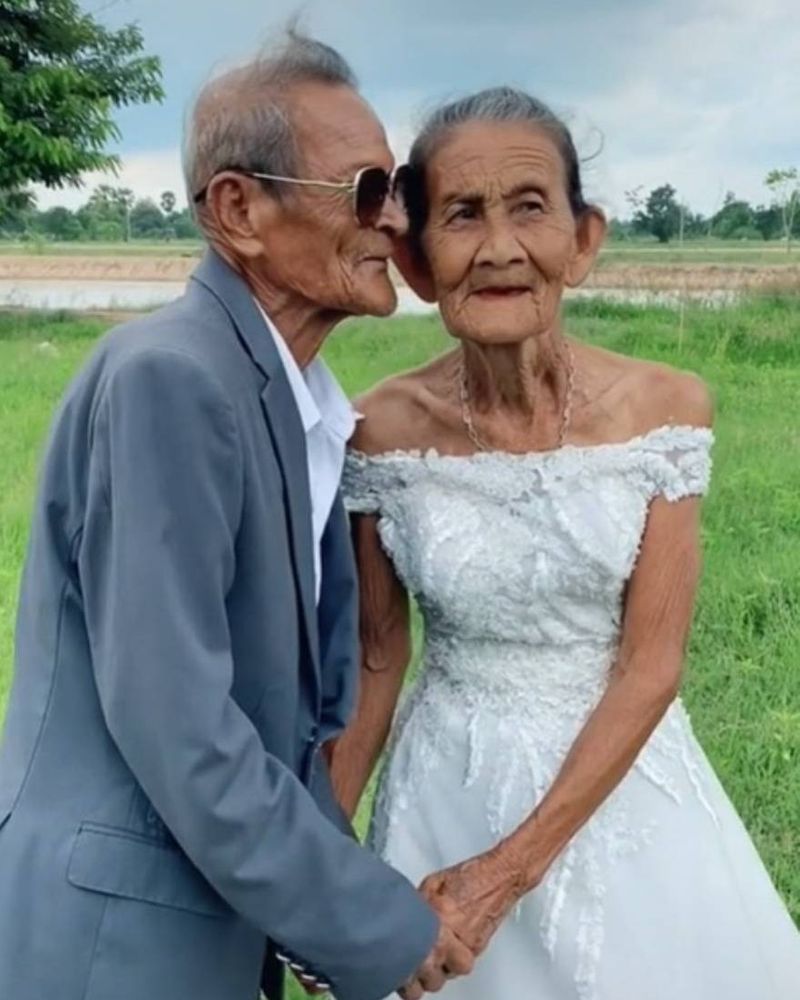 [Just Read It แค่อ่านมันส์] ตายายอยู่กินกันมา 60 กว่าปี ได้ถ่ายรูปคู่ ...