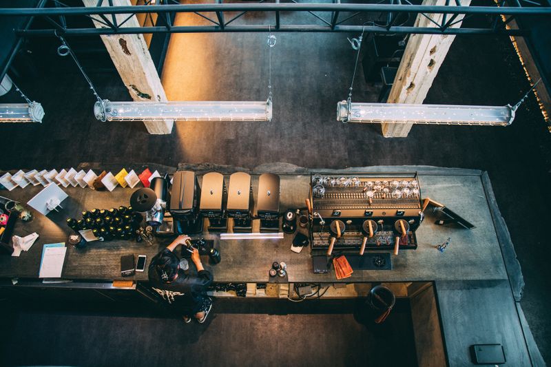 [I am Coffee Traveler] • Hacking Coffee Flagship • อาคาร Industry Lofts ...
