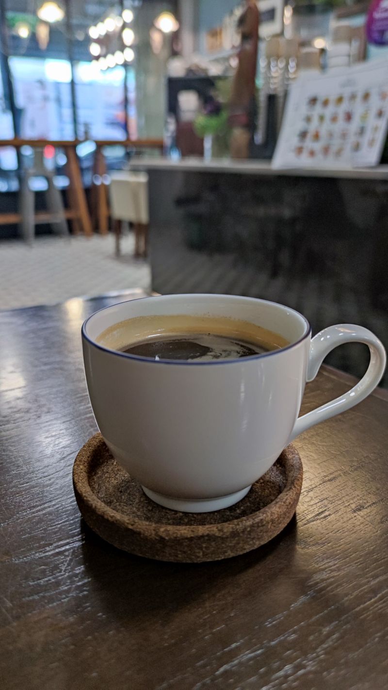 [The Coffee Time.] เวลากาแฟ...บรรยากาศท้องฟ้ามืดมัว ไม่มีแสงแดด มานั่งดื่มกาแฟ Americano ร้อนๆ