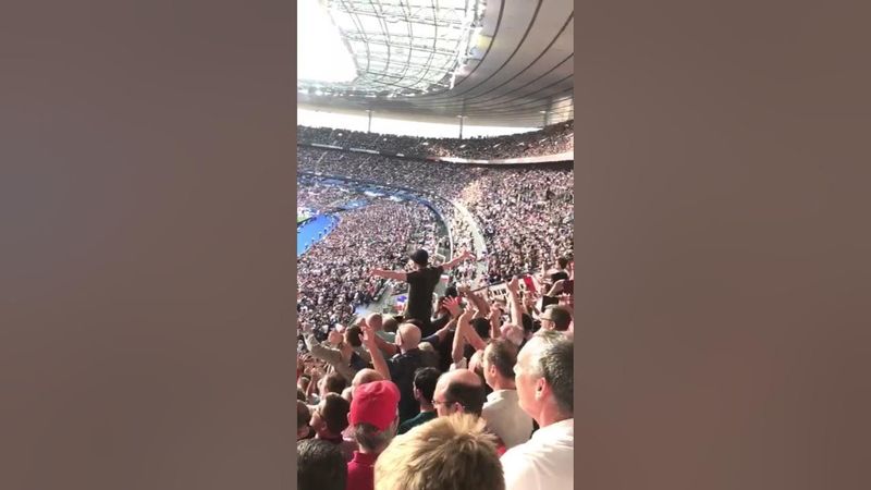 England fans singing “Don’t Look Back In Anger”, ahead of kick off tonight. 👏