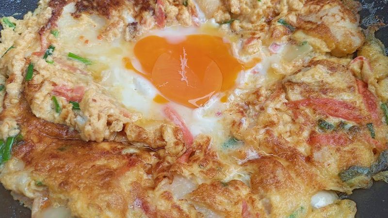 ไข่เจียวดาวกิมจิ อร่อยครบ 3 รสชาติ ไข่เจียว ไข่ดาว กิมจิ ( Omelette and Fried Egg Kimchi )