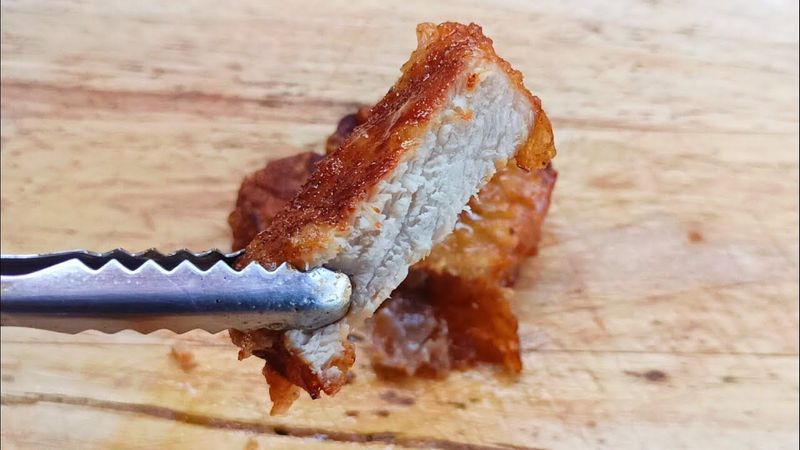 สูตรหมูทอดสันนอกนุ่ม ๆ วิธีหมักหมูง่ายๆ อร่อยนุ่ม แป้งบาง ( Breaded Pork Chops Recipe )