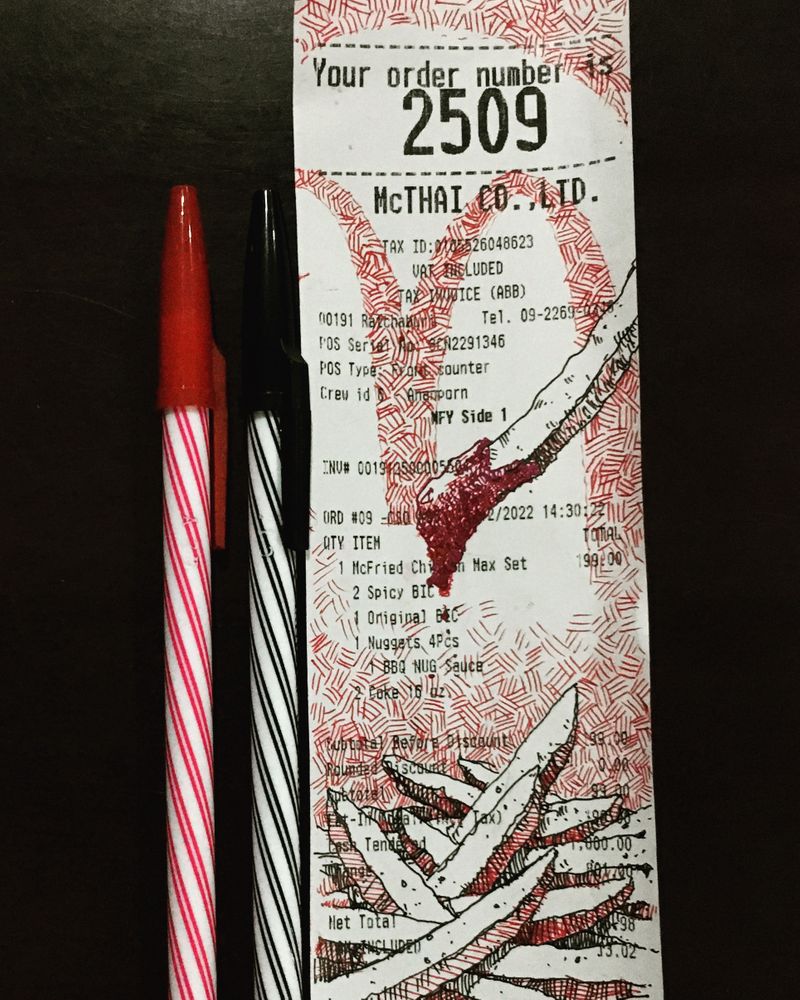 [ฅรูติ๊ก] 🍟🍗🍔 When I waiting for my meal. Pens on queue slip.