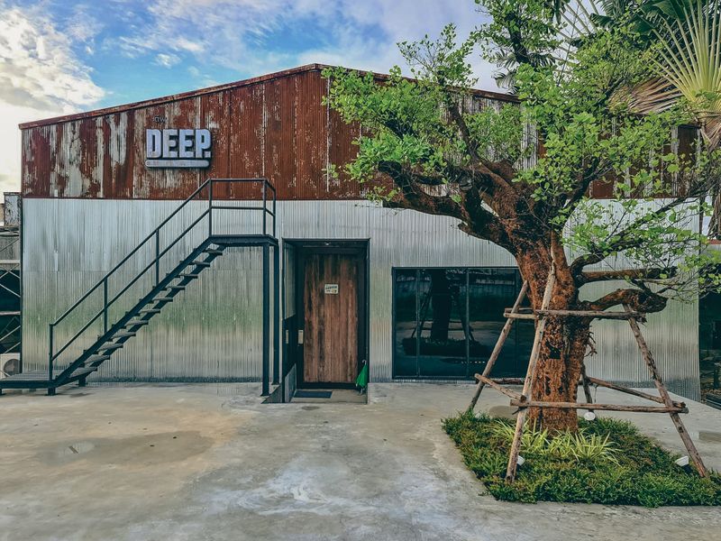 [I am Coffee Traveler] Deep Brew Bar ร้านกาแฟโครงสร้างโรงงานเก่า ถูกตก ...