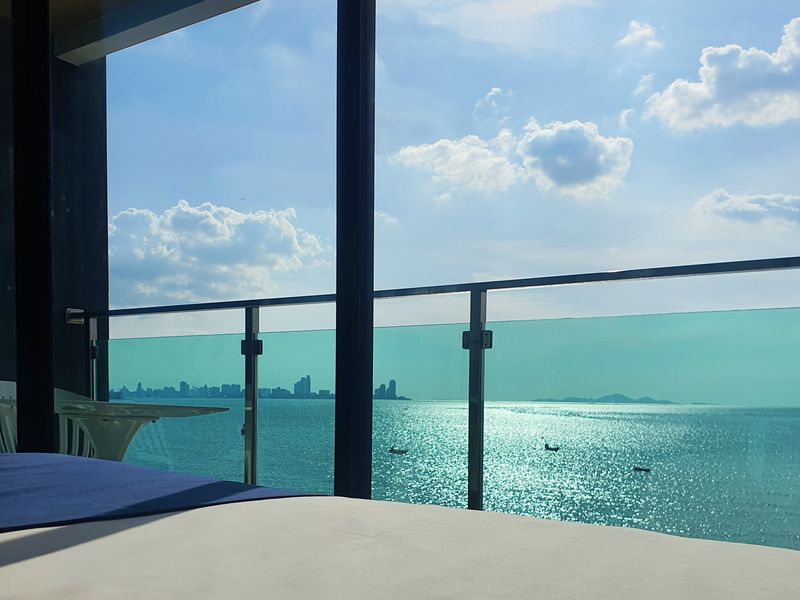 Vacation Route] Golden Dragon Beach Resort - โกลเด้นดราก้อน บีช รีสอร์ท Cherish every sunset 🌅 ที่พักวิวทะเล ชมแสงอาทิตย์ตกยามเย็น ลมโกรกสบาย พร้อม อ่างจากุชชี่ในห้องพัก