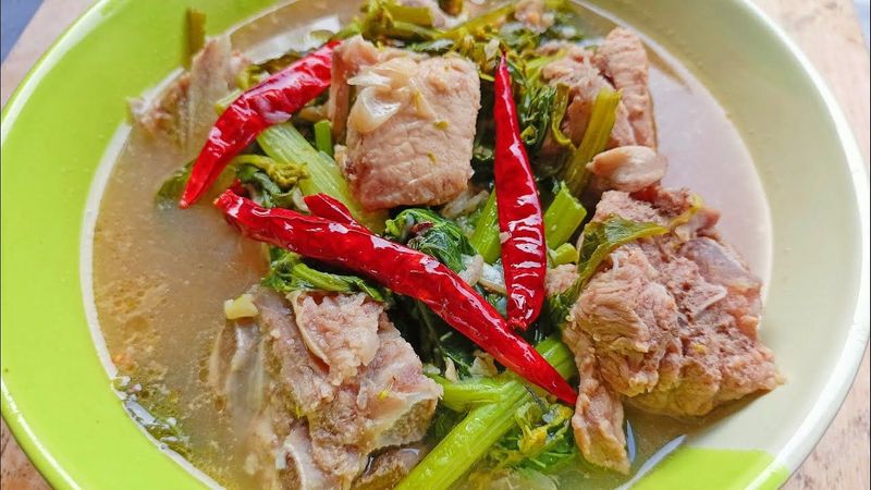 ผักกาดจอ กระดูกเล็ง อร่อยสุดยอด ลำแต้ ๆ ( Thai Style Chinese Cabbage Soup)