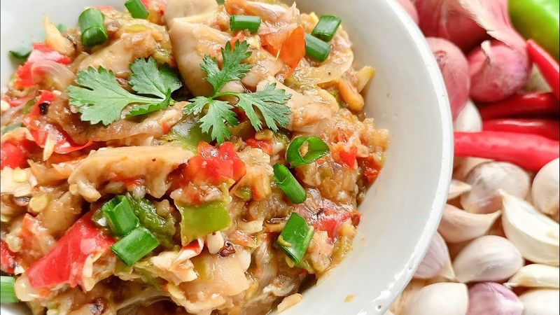 น้ำพริกเห็ดฟาง ทานคู่กับข้าวเหนียวร้อนๆ อร่อยมาก ( Spicy Straw Mushroom Shili ) | N̂ảphrik h̄ĕd fāng