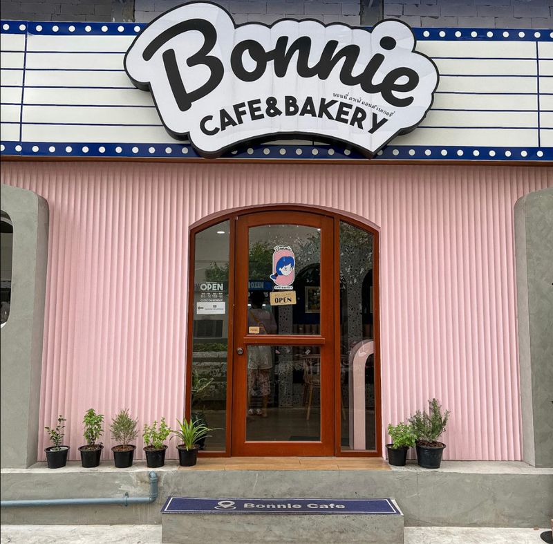 [whatieatinaday.y] คาเฟ่เอาใจสายหวาน Bonnie Cafe&Bakery 🌸 พาไปร้าน Bonnie Cafe&Bakery ที่มีมุม