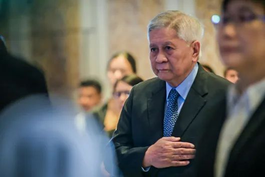 [The Last karuda] อัลเบิร์ต เดล โรซาริโอ (Albert del Rosario)เสียชีวิตระหว่างเดินทางไปสหรัฐฯ
อดีตรัฐมนตรีต่างประเทศของฟิลิปปินส์ Albert del Rosario ผู้ริเริ่ม ”คดีอนุญาโตตุลาการทะเลจีนใต้” เสียชีวิตระหว่างไปสหรัฐฯ กระท