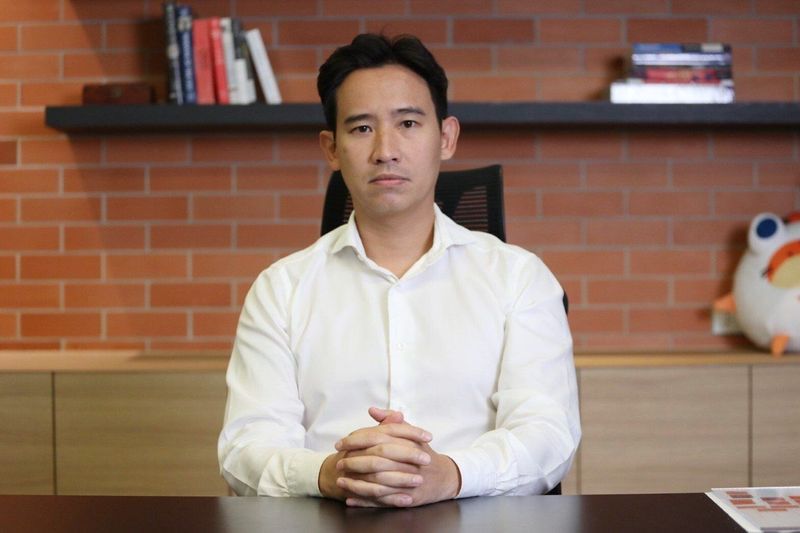 ‘พิธา’ ตีหน้าเศร้าแจงดราม่าไปงานศพพ่อไม่ทัน แต่ปิดปากเงียบ กุเรื่องคสช.อายัดบัญชี