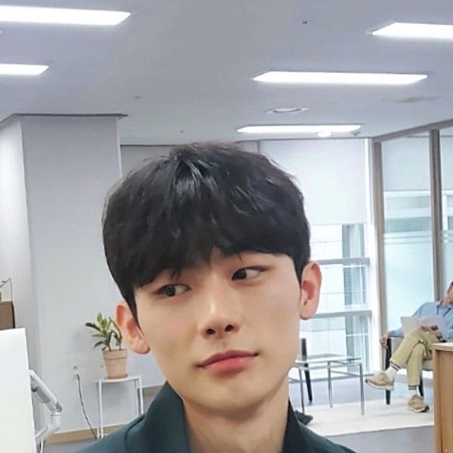 이승규 on Instagram: ”🦊🧤☘️ #우리연애시뮬레이션 #ourdatingsim #kdrama #korea”