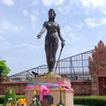 อนุสาวรีย์พระนางจามเทวี