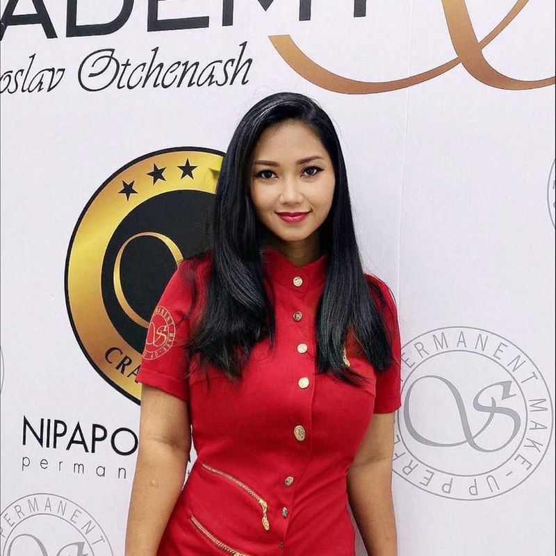 สถาบันสอนสักคิ้ว ตา ปาก ลานนมชมพู เพชรเกษม 81 Aphiradi’s Studio