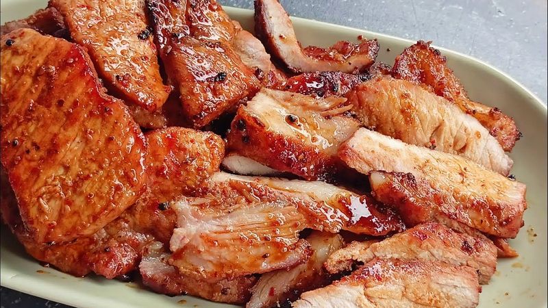 หมูย่างหม่าล่า เมนูกับแกล้มปิ้งย่างสามัญประจำบ้าน ( Grilled Pork with Mala Chili )