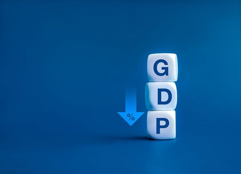 Flash / เศรษฐกิจไทยไตรมาส 3 ยังน่าห่วง ฉุด GDP ทั้งปีลงบนความเสี่ยงรอบด้าน | SCBEIC