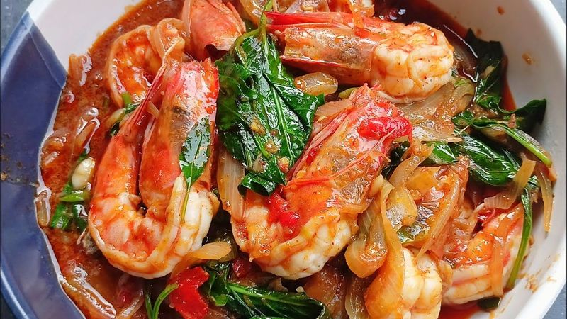 กุ้งผัดพริกเผา เมนูจานนี้เด็ด เมนูสามัญประจำบ้าน ( Shrimp & Chilli Paste Stir-Fry Recipe )