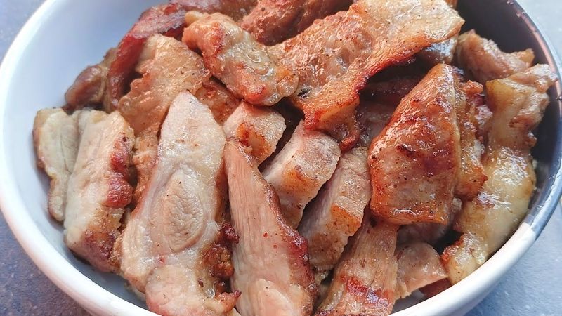 หมูย่างเกลือ เมนูกับแกล้มรสเด็ด ทำง่ายที่สุดบนโลกนี้แล้ว ( Grilled Pork with Salt ) Thai food