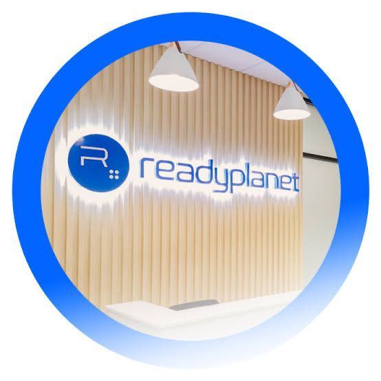 [มิสเตอร์ลงทุน] Ready หุ้นที่รอวันเจิดจรัสอีกครั้ง
1. บริษัท เรดดี้แพลนเน็ต จำกัด(มหาชน) หรือ Ready ก่อตั้งเมื่อปี2543 ประกอบธุรกิจแพลตฟอร์มการขายและการตลาด ให้บริการเว็บไซต์ รวมถึงโฆษณาออนไลน์ ระบบการจองโรงแรม หรือเ