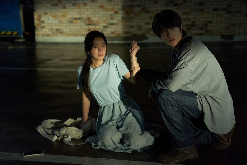 [ดูซีรีส์กัน] ภาพนิ่งแรกของภาพยนตร์ You Will Die After Six Hours ของ ของแจฮยอนของ NCT กับพัคจูฮยอน
ภาพยนตร์ระทึกขวัญแนวลึกลับที่สร้างจากนวนิยายญี่ปุ่นโดย Takano Kazuaki ซึ่งบอกเล่าเรื่องราวของตัวละครที่ตกอยู่ในความ