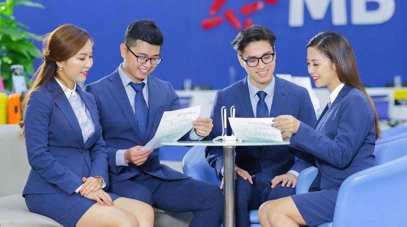Khám Phá 5 Mẫu Đồng Phục MB Bank - Nét Đẹp Chuyên Nghiệp Và Tinh Tế