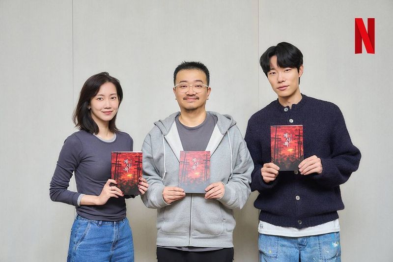 [ดูซีรีส์กัน] Revelations 2024
ภาพยนตร์เล่าถึงเรื่องราวของบาทหลวงที่เชื่อว่าเขามีภารกิจอันศักดิ์สิทธิ์ในการลงโทษผู้กระทำความผิดในคดีคนหาย กับ นักสืบที่จิตใจแตกสลายจากการสูญเสียน้องสาวที่เป็นเหยื่อของคดีฆาตกรรมโหดใน
