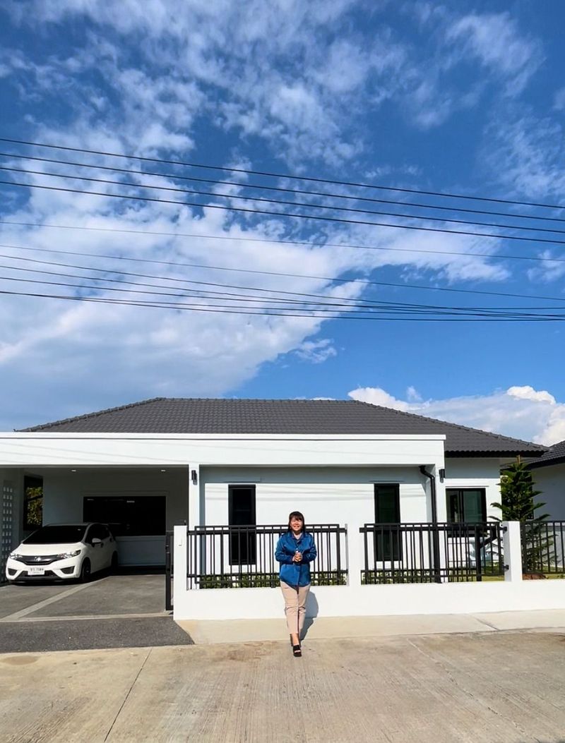 บ้านเชียงใหม่ โซนสันกำแพง ราคาไม่เกิน3ล้าน | บ้านเชียงใหม่ ราคาไม่เกิน 3 ล้าน
#บ้านพร้อมอยู่ กับแบบบ้าน🏠 Master Rose ฟังก์ชั่น 3 ห้องนอน 2 ห้องน้ำ 2 ที่จอดรถ
พิกัด📍โซนสันกำแพง ราคา: 2,450,000 บาท... | By QDHouse Property ต้องการบ้านเชียงใหม่ แจ้งไว้ที่ คิวดีเฮ้าส์ พร็อพเพอร์ตี้ | Facebook