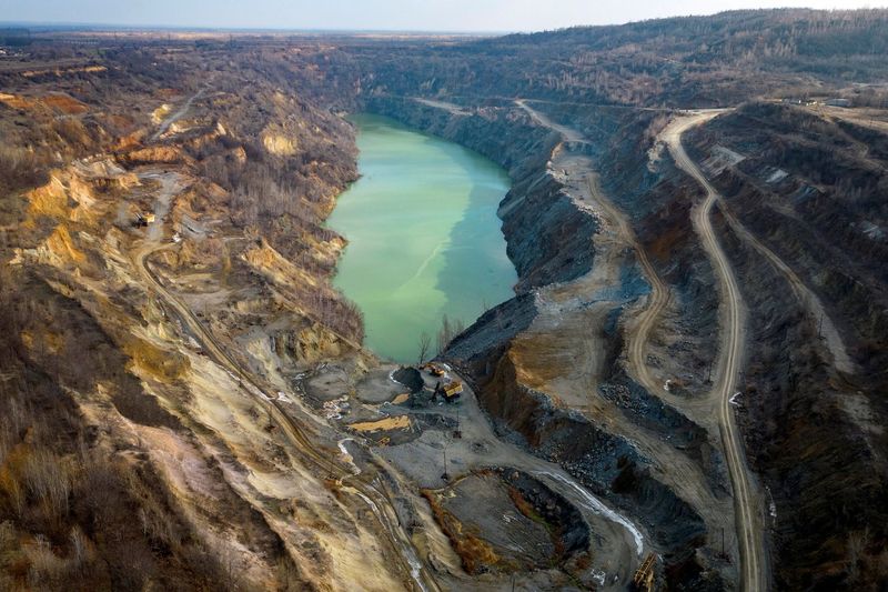 ‘Historic’ US-Ukraine Minerals Deal