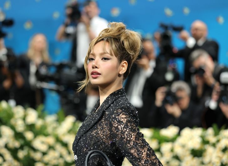 เจาะลุคซีทรูสุดไอคอนิก! ลิซ่า BLACKPINK ประเดิม Met Gala ด้วยสไตล์ที่น่าจดจำ