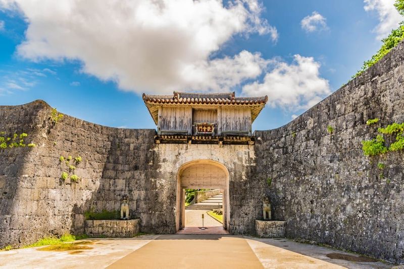 ปราสาทชูริ | Travel Japan - องค์การส่งเสริมการท่องเที่ยวแห่งประเทศญี่ปุ่น (เว็บไซต์อย่างเป็นทางการ)