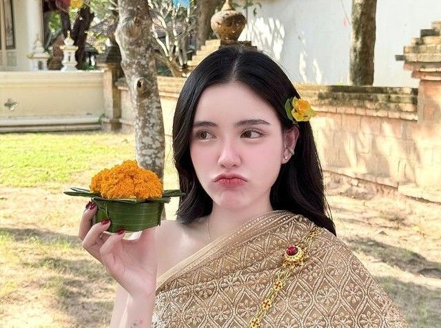 ″ขนม ศศิกานต์”: จากดาวมหาลัยสู่คุณแม่ลูกสอง สวยเป๊ะแม้หลังแยกทาง ”ครูเต้ย”