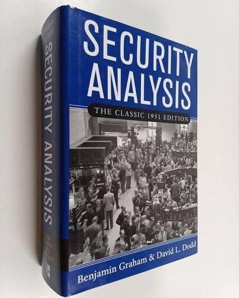 [smallKingdoM] วิเคราะห์การลงทุนด้วย Security Analysis โดย Benjamin Graham
ประโยคทองที่กลายเป็นหลักยึดของนักลงทุนVI ทั่วโลก โดยเฉพาะ Warren Buffett ศิษย์เอกของเขา หนังสือ Security Analysis ถือเป็นคัมภีร์ที่วางรากฐา