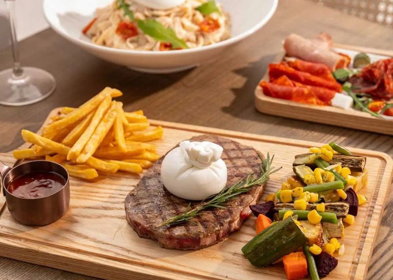 Le Monde Steak: Khám Phá Steak Kiểu Âu Chuẩn Vị Tại Việt Nam