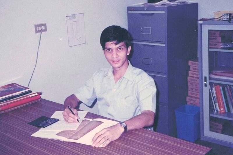 24. ประวัติ คุณ อนิรุทธ หุตางกูร ผู้คิดค้น และ สร้างกลยุทธ์ BRAND CORNER กับความเป็นมา 29 ปี แห่งความสำเร็จ ในการเร่งเพิ่มยอดขาย และ สร้างแบรนด์ ให้ติดตลาดได้ ภายใน 1 ปี