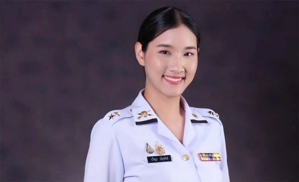 ประวัติ ผู้กองอะตอม คือใคร ทหารล่ามหญิงผู้สร้างชื่อเสียงจากภารกิจชายแดน