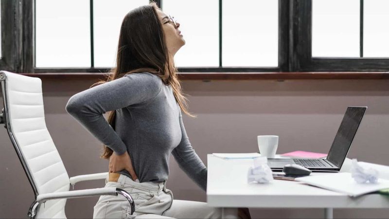 Ergonomic จัดท่านั่งและเก้าอี้ให้ถูกหลักการยศาสตร์ ลดปวดหลัง