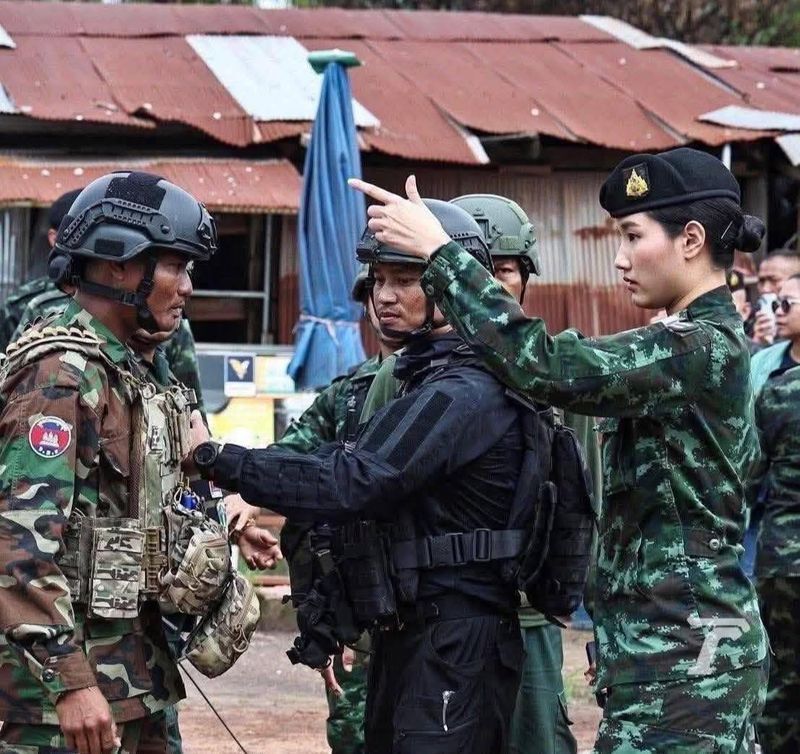 [ชตระกูล ศรีสวัสดิ์] วันพรุ่งนี้ ภูมิทัศน์ทางการเมืองของไทยกำลังเข้าสู่จุดเปลี่ยน
พรุ่งนี้คำตัดสิน( 29 สิงหาคม)ใกล้เข้ามาแล้ว แพทองธาร ชินวัตรจะอยู่รอดหรือไม่? มุกนี้จะทำให้ภูมิทัศน์ทางการเมืองของไทยกำลังมุ่งสู่จุดเปลี่ยน